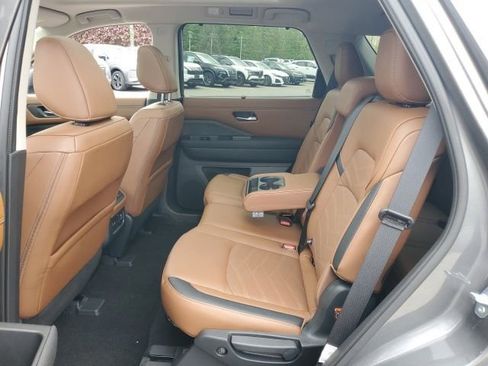 Certified 2023 Nissan Pathfinder Platinum w/ Cargo Package AWD/4WD image 24