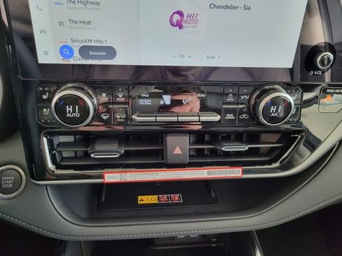 New 2026 Toyota Highlander Platinum image 23