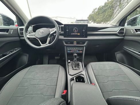 New 2026 Volkswagen Taos SE image 10