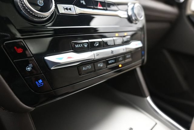 Used 2022 Ford Explorer Platinum w/ Equipment Group 601A AWD/4WD image 35