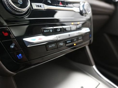 Used 2022 Ford Explorer Platinum w/ Equipment Group 601A AWD/4WD image 35