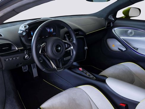 Used 2023 McLaren Artura image 10