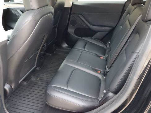 Used 2025 Tesla Model Y Long Range RWD image 5