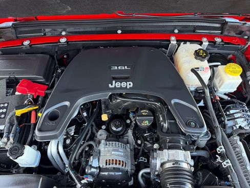 Used 2021 Jeep Gladiator Sport image 20