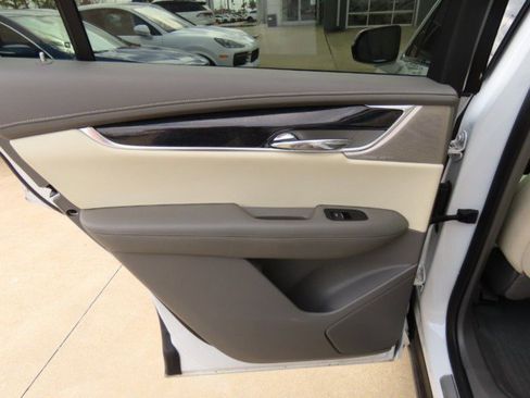 Used 2021 Cadillac XT6 Premium Luxury image 33