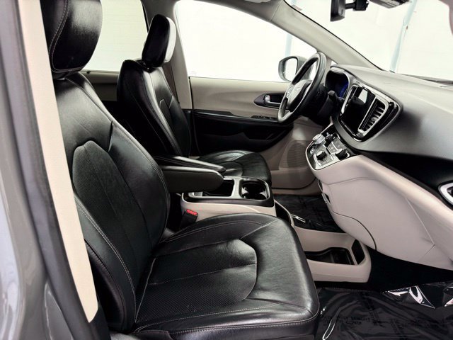 Used 2022 Chrysler Pacifica Touring-L FWD image 21