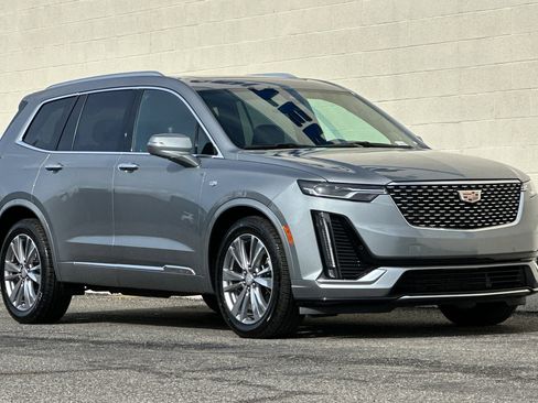 Certified 2024 Cadillac XT6 Premium Luxury image 2