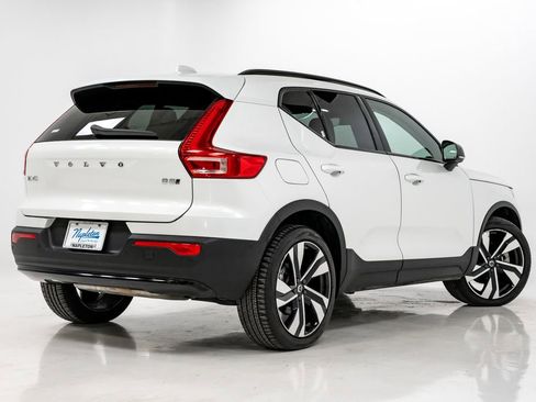 Used 2024 Volvo XC40 B5 Plus w/ Climate Package image 31