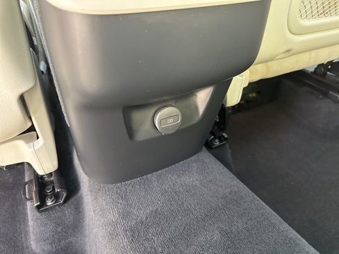 Certified 2023 Volvo XC60 B5 Plus w/ Protection Package Premier image 14