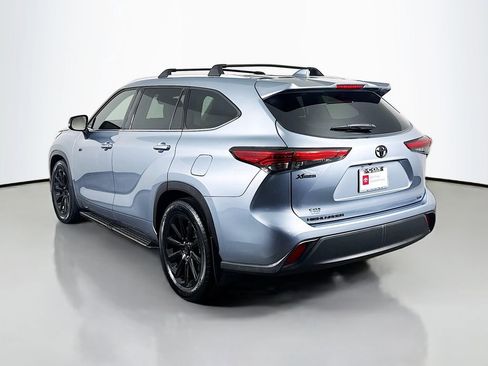 Used 2022 Toyota Highlander XLE image 7