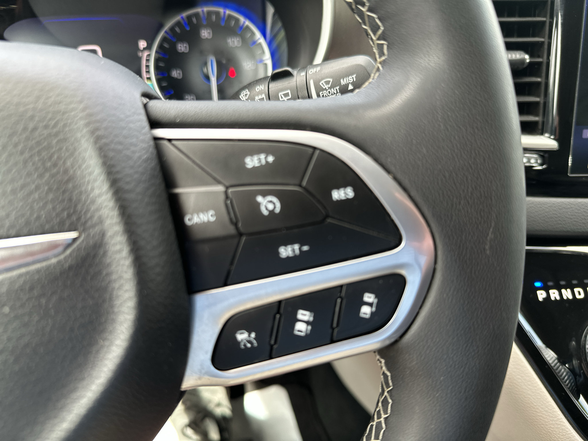 Used 2024 Chrysler Pacifica Touring-L FWD image 12