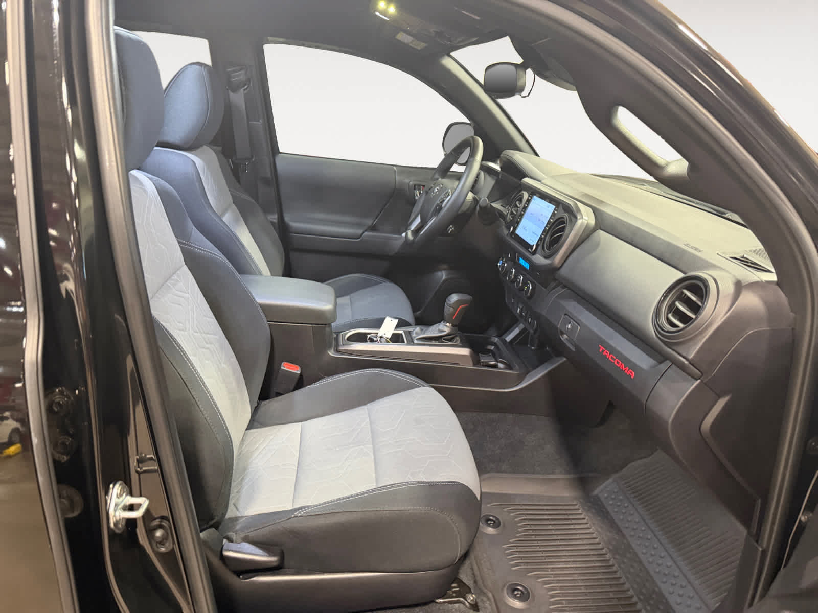 Used 2023 Toyota Tacoma TRD Off-Road w/ Black Out Package (TMS) AWD/4WD image 16