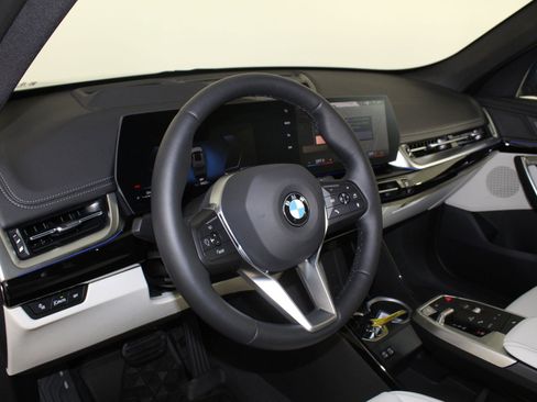 Used 2026 BMW X1 xDrive28i w/ Technology Package image 4