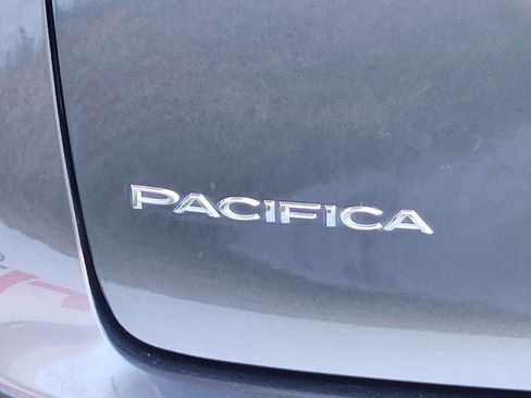 Used 2023 Chrysler Pacifica Touring-L FWD image 30