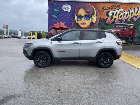 Used 2023 Jeep Compass Trailhawk AWD/4WD image 2