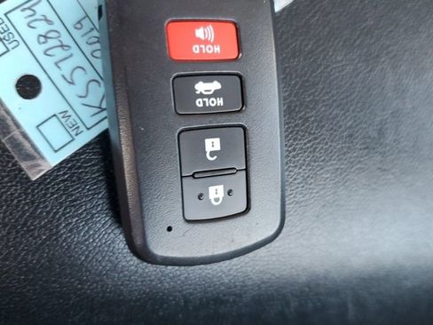 Used 2019 Toyota Highlander XLE image 34