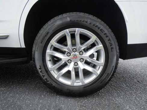 Used 2024 GMC Yukon SLT w/ SLT Premium Package image 41