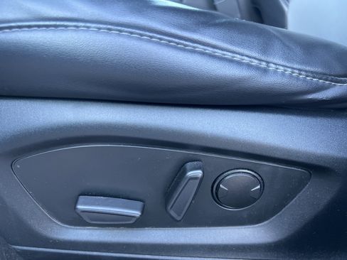 Used 2022 Ford Explorer XLT w/ Equipment Group 202A image 24