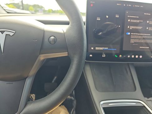 Used 2023 Tesla Model Y Long Range AWD/4WD image 23