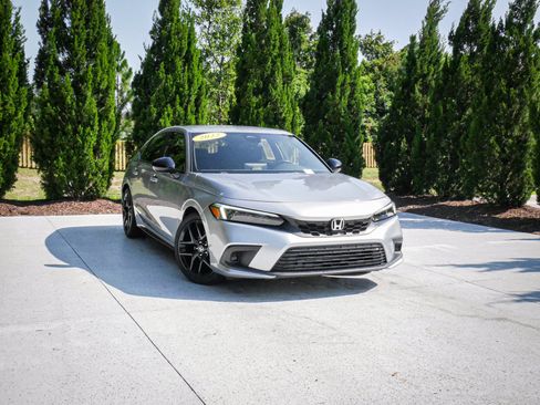 Used 2022 Honda Civic Sport image 2