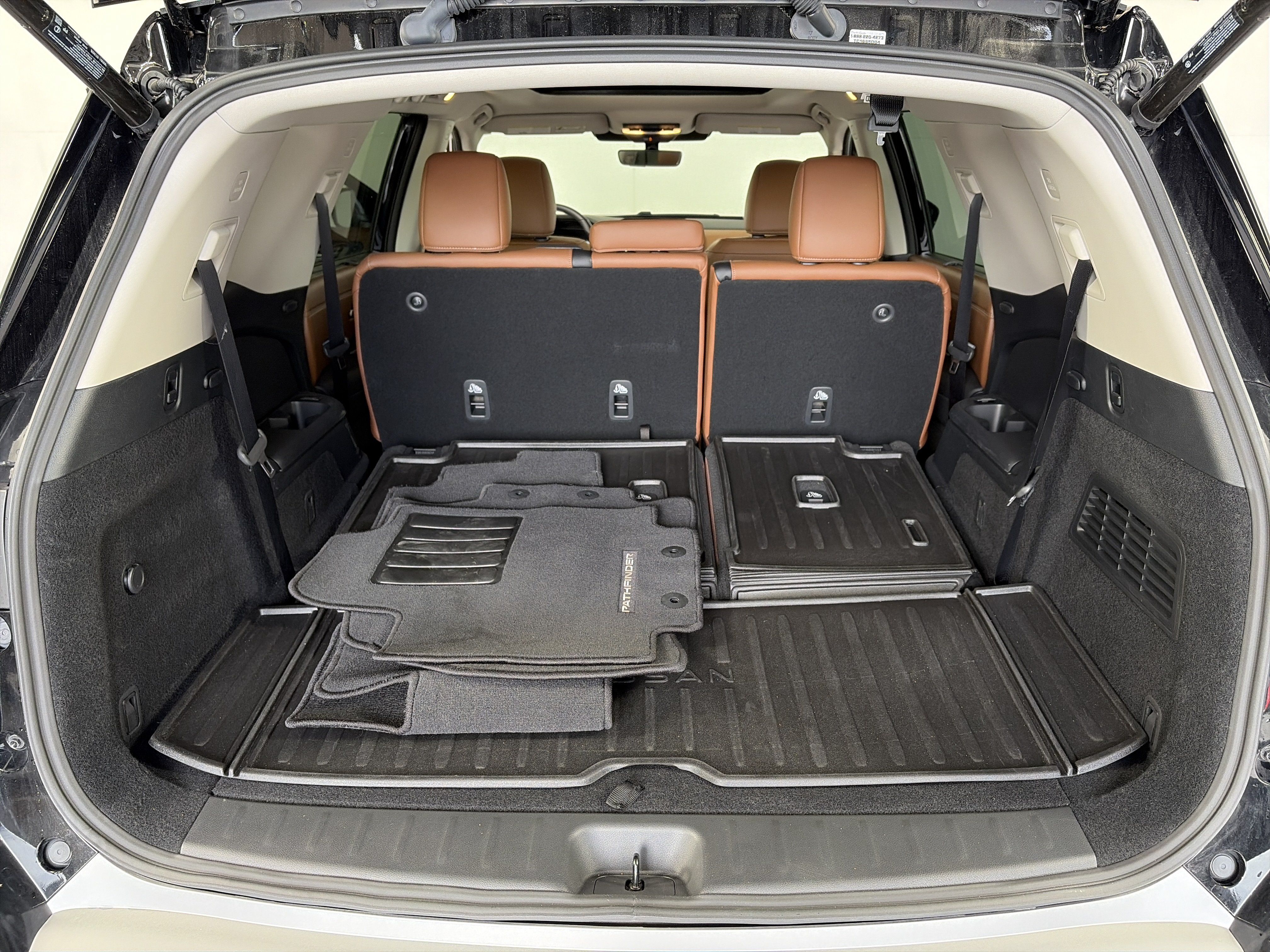 Certified 2025 Nissan Pathfinder Platinum w/ Cargo Package AWD/4WD image 14