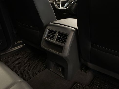 Used 2020 Volkswagen Atlas Cross Sport SE image 39