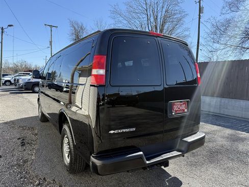 Used 2020 Chevrolet Express 3500 image 7