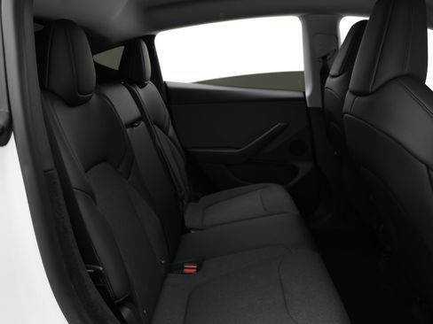 Used 2026 Tesla Model Y 2WD image 34