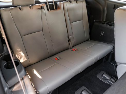 Used 2022 Toyota Highlander XLE image 52