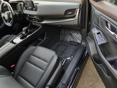 Used 2023 Nissan Rogue SV w/ SV Premium B Package image 7