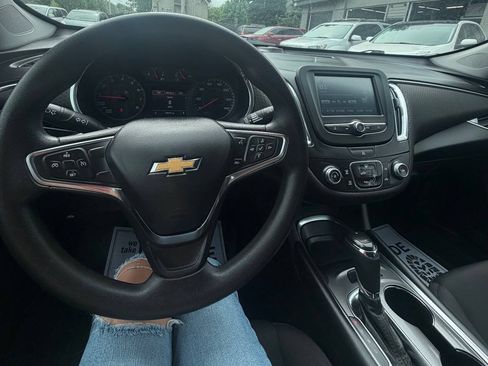 Used 2017 Chevrolet Malibu LT FWD image 24
