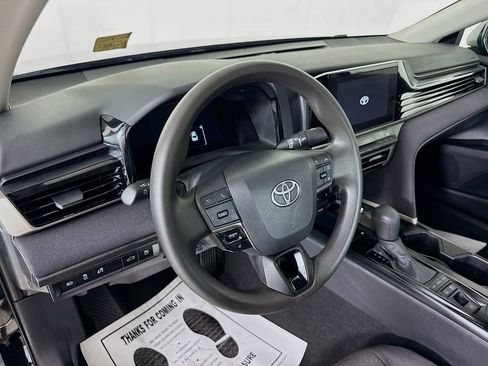 Used 2025 Toyota Camry LE image 9