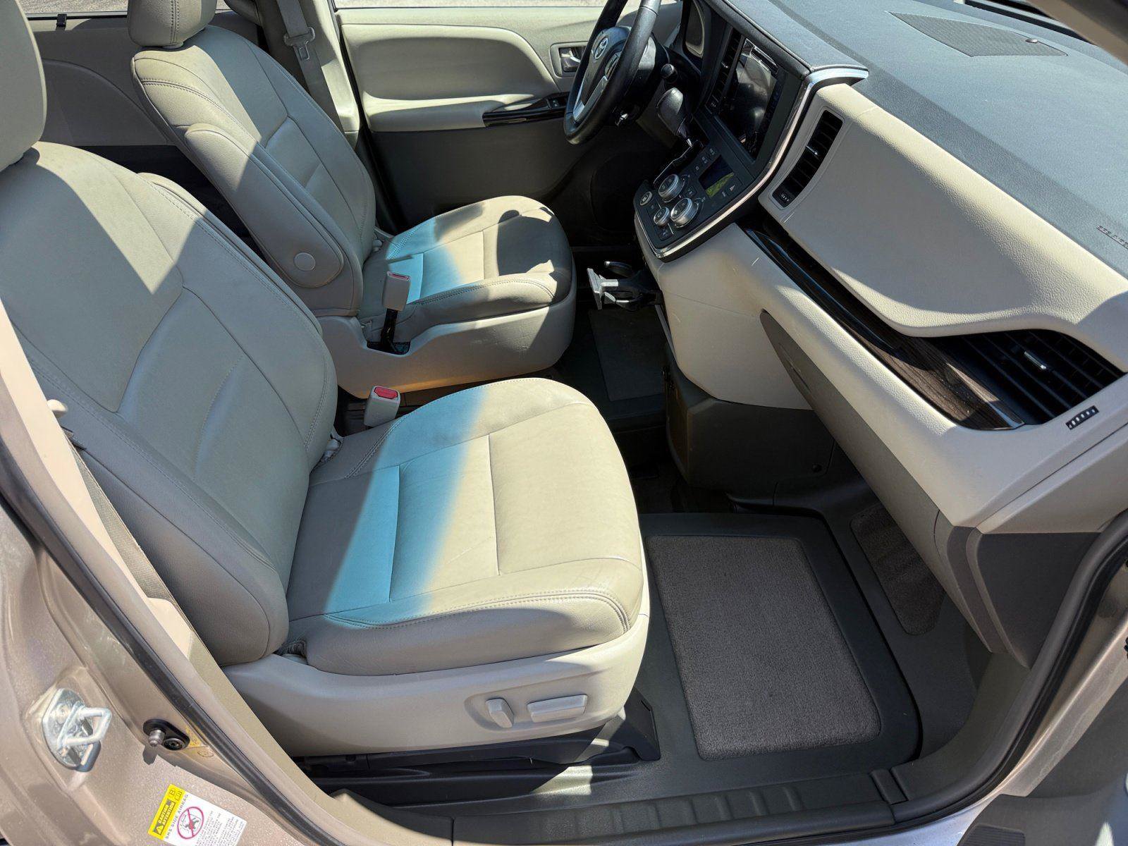 Used 2015 Toyota Sienna XLE w/ XLE Navigation Package FWD image 17