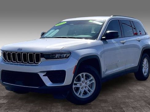 Used 2023 Jeep Grand Cherokee Laredo AWD/4WD image 1