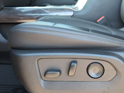 Used 2024 Chevrolet Silverado 2500 LTZ w/ LTZ Convenience Package image 10