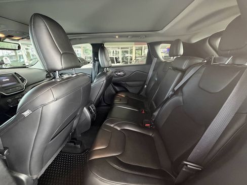 Used 2020 Jeep Cherokee Latitude Plus AWD/4WD image 25