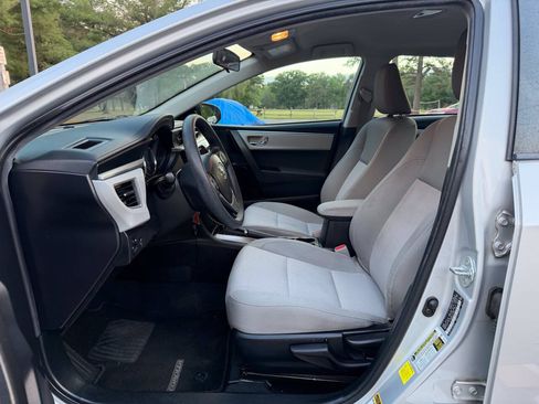 Used 2015 Toyota Corolla LE FWD image 9