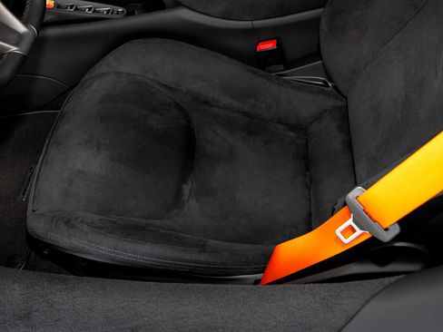 Used 2025 McLaren Artura image 23