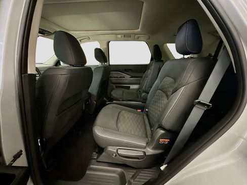 Used 2023 Nissan Pathfinder SV w/ SV Premium Package image 28