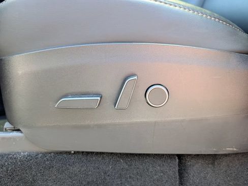 Used 2022 Tesla Model Y Long Range AWD/4WD image 16