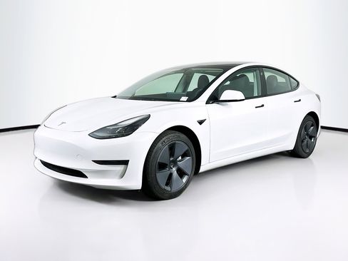 Used 2023 Tesla Model 3 Standard Range image 3