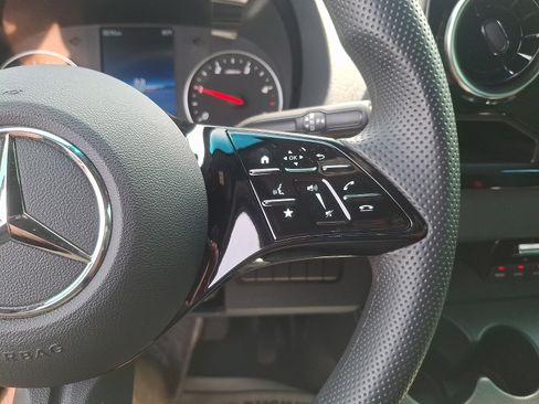 Used 2025 Mercedes-Benz Sprinter 2500 image 21