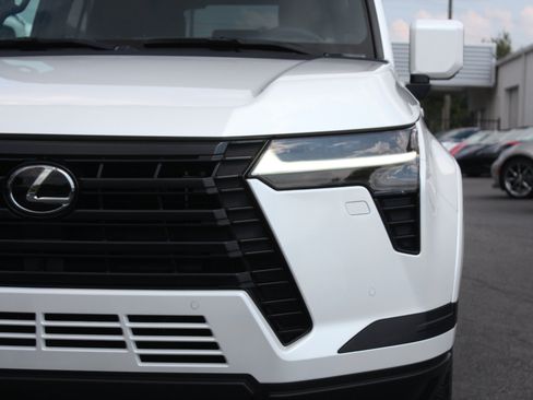 Used 2024 Lexus GX 550 w/ Cold Area Package AWD/4WD image 5