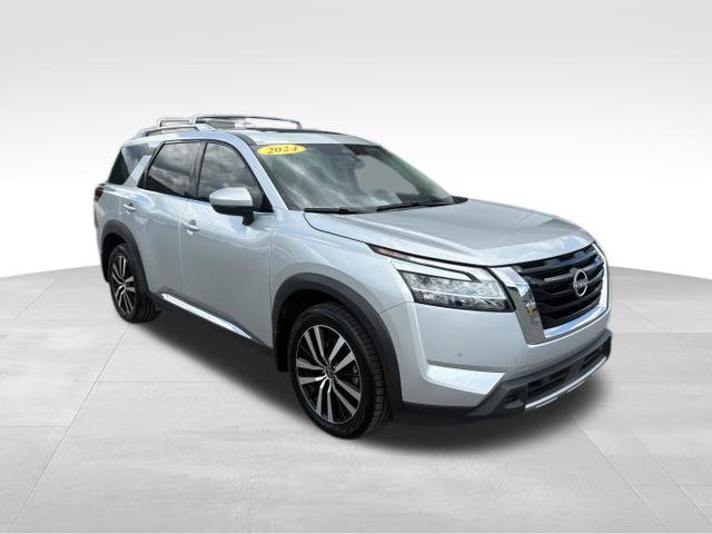 Used 2024 Nissan Pathfinder Platinum AWD/4WD image 8