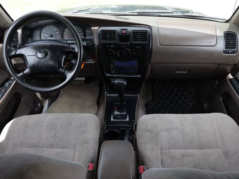 Used 2000 Toyota 4Runner SR5 w/ Upgrade Value Pkg 2 RWD image 2
