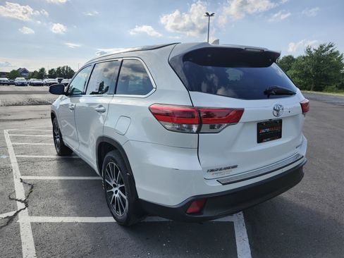 Used 2018 Toyota Highlander SE AWD/4WD image 16
