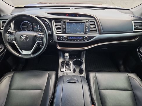Used 2019 Toyota Highlander XLE AWD/4WD image 22