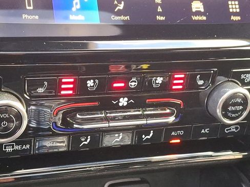 Used 2023 Jeep Grand Cherokee Overland w/ Luxury Tech Group IV image 25