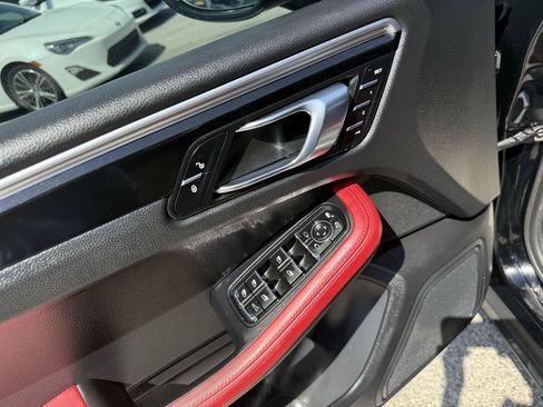Used 2018 Porsche Macan S AWD/4WD image 13