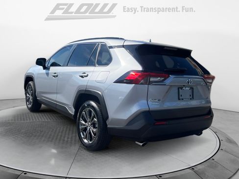 Used 2022 Toyota RAV4 XLE Premium AWD/4WD image 6